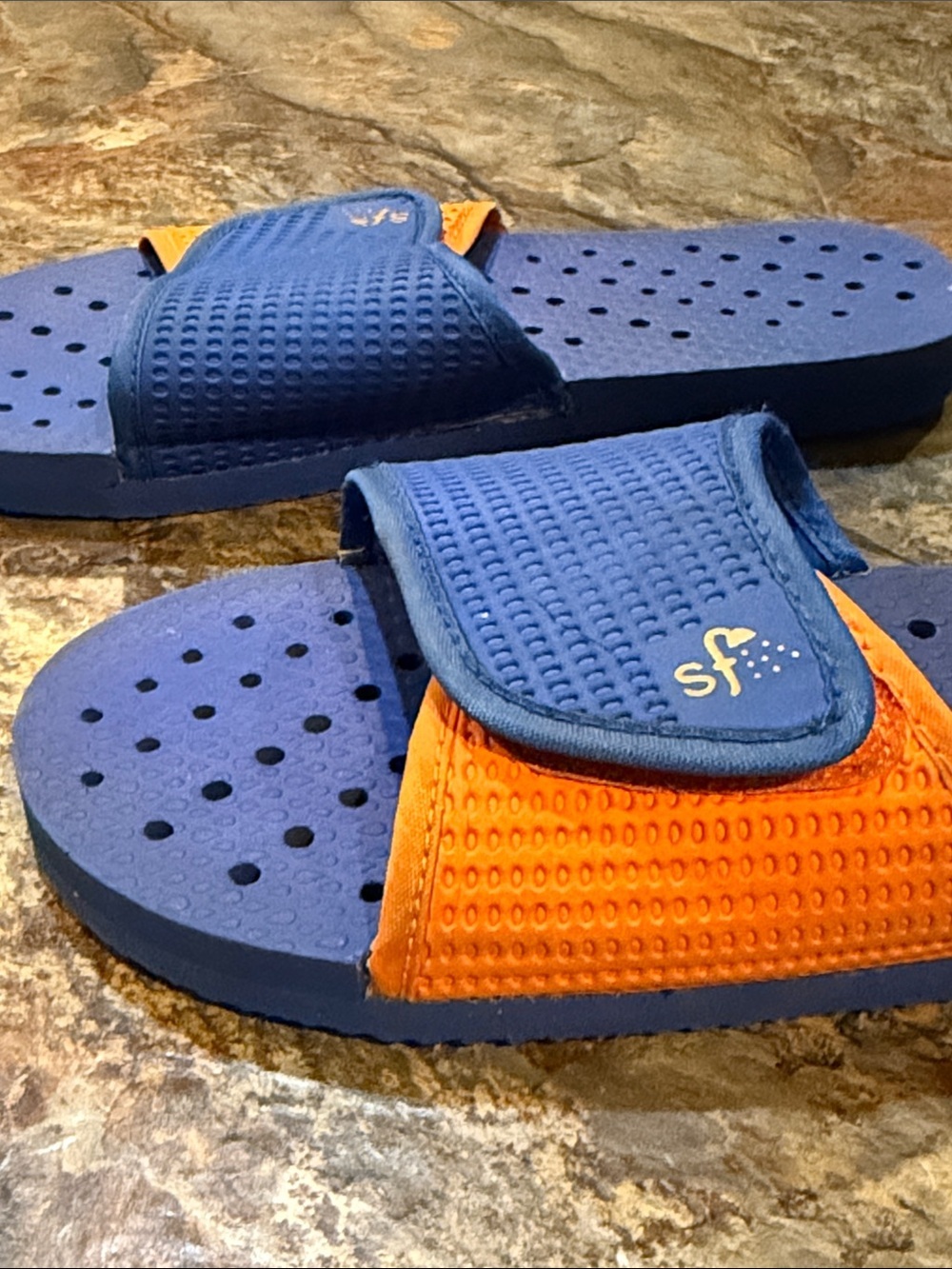 Boys ShowaFlops shower shoes - Picture 7 of 12